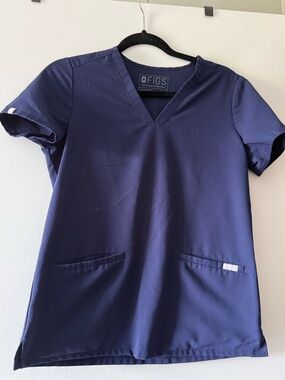 FIGS XS Navy Casma Three Pocket Scrub Top style#FW1100,  RN#142256 po#1517